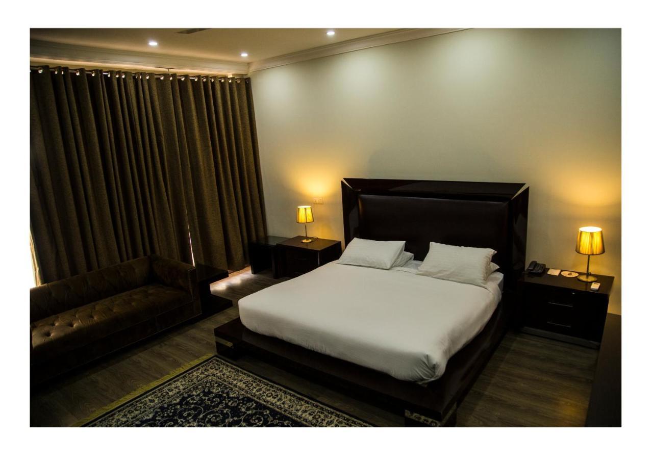 Hotel Akbars Kinara Sijalkot Zewnętrze zdjęcie